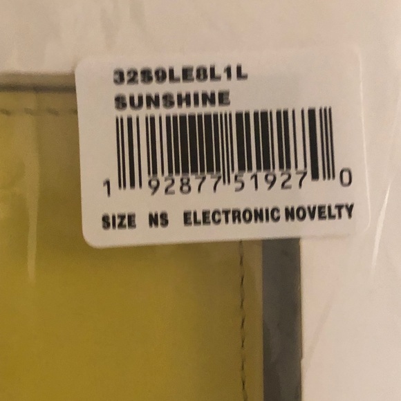 MICHAEL KORS Hand Strap iPhone X/XS Case - Picture 5 of 8